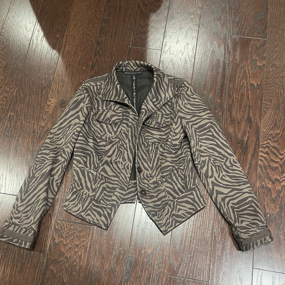 White House Black Market Womens Tiger Print Denim Jacket Snap Closure Size 2 - Picture 1 of 8